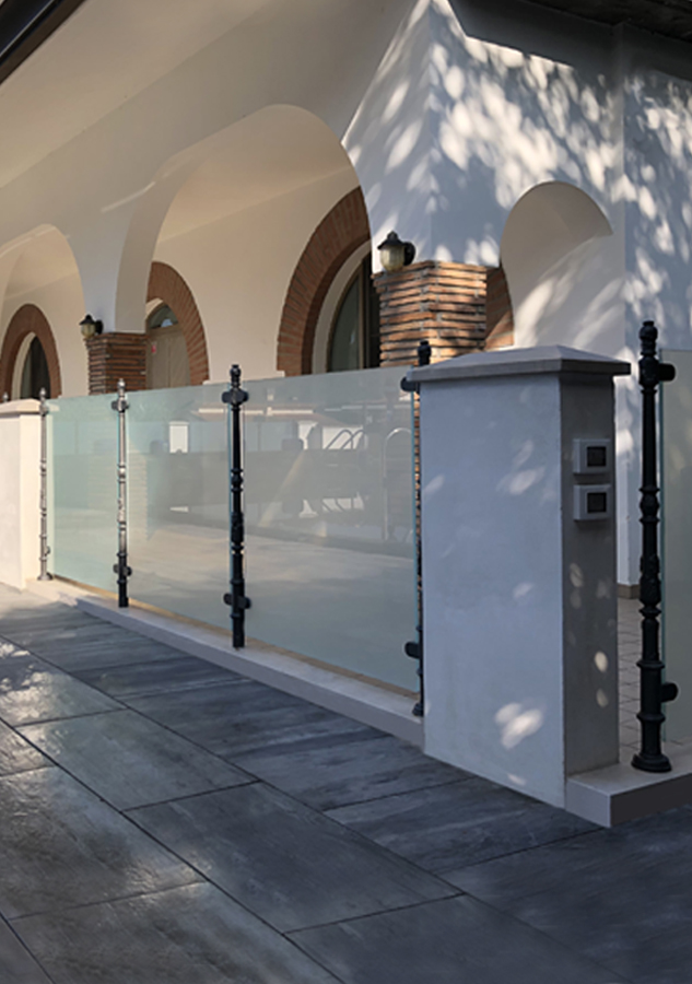 GLASS OR POLYCARBONATE PANELS